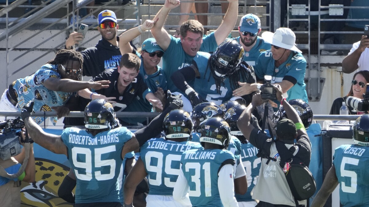 Jaguars beat Minshew and the Colts 37 20 for their 9th consecutive